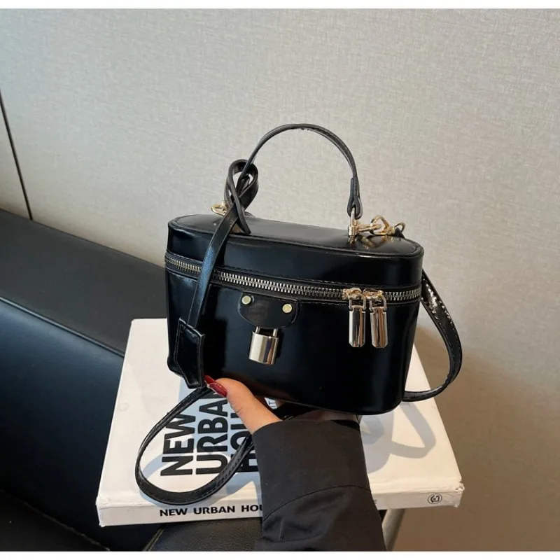 

Famous Designer Crossbody Bag For Ladies - Leather Handbag Women's Shoulder Style Classic Elegance