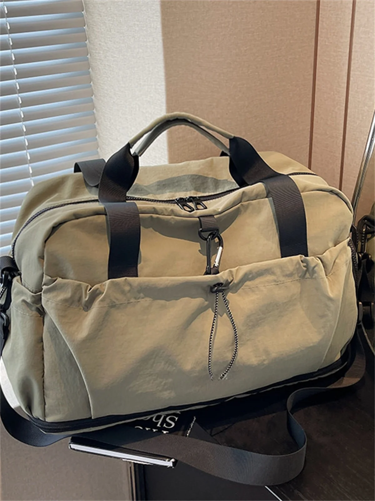 borsa-da-viaggio-sportiva-e-fitness-di-grande-capacita-di-hong-kong-con-scomparto-per-scarpe-ideale-per-brevi-viaggi-e-viaggi-d'affari