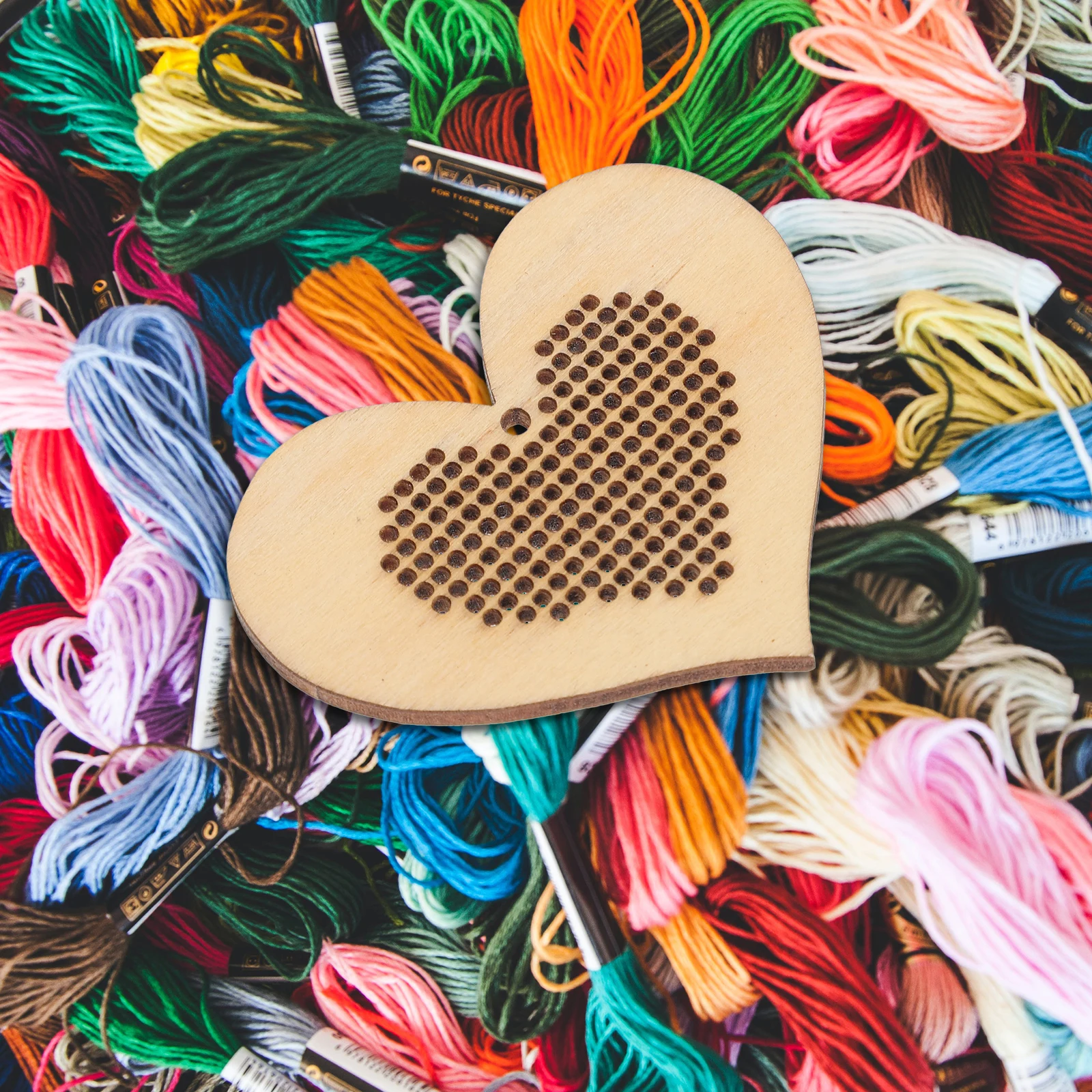 

5Pcs Portable Cross-Stitch Wood Chips Durable Premium Wood Materials Beautiful Decorative Gift Wooden Cross Stitch Chips