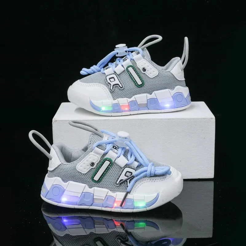 2024 Spring and Autumn New Mesh with Lights Sneakers Breathable Comfortable Casual Shoes Luminous Letters Baby Board Shoes