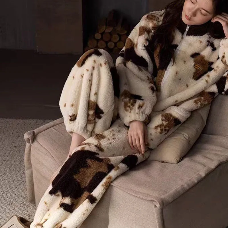 أطقم بيجامات نسائية من الفلانيل ملابس نوم سميكة ودافئة من المخمل المرجاني قطعتين ملابس منزلية غير رسمية للخريف والشتاء ملابس نوم ناعمة