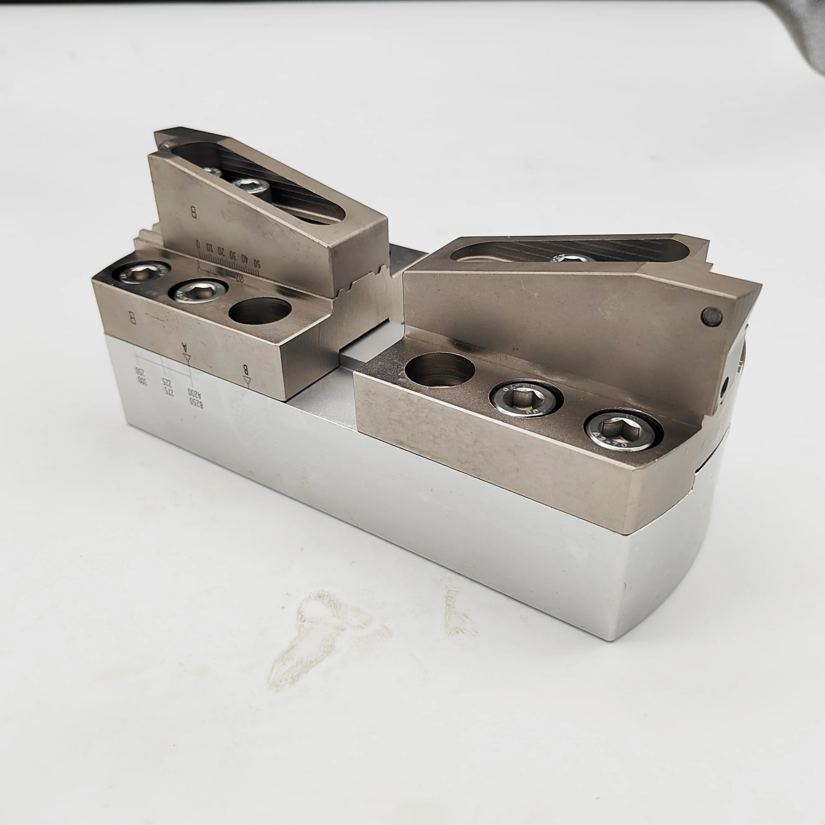 

YBH200-310 Boring Machine Tool Holder Rough Boring bar Cylinder Boring Head Tools
