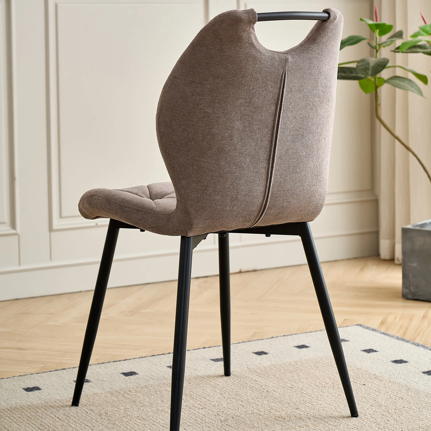Ein Set aus 4 modernen Esszimmerstühlen + rundem Esstisch, rundes Esstisch-Set mit gepolsterten Stühlen, für Familien- und Café-Nutzung. – Detail 8