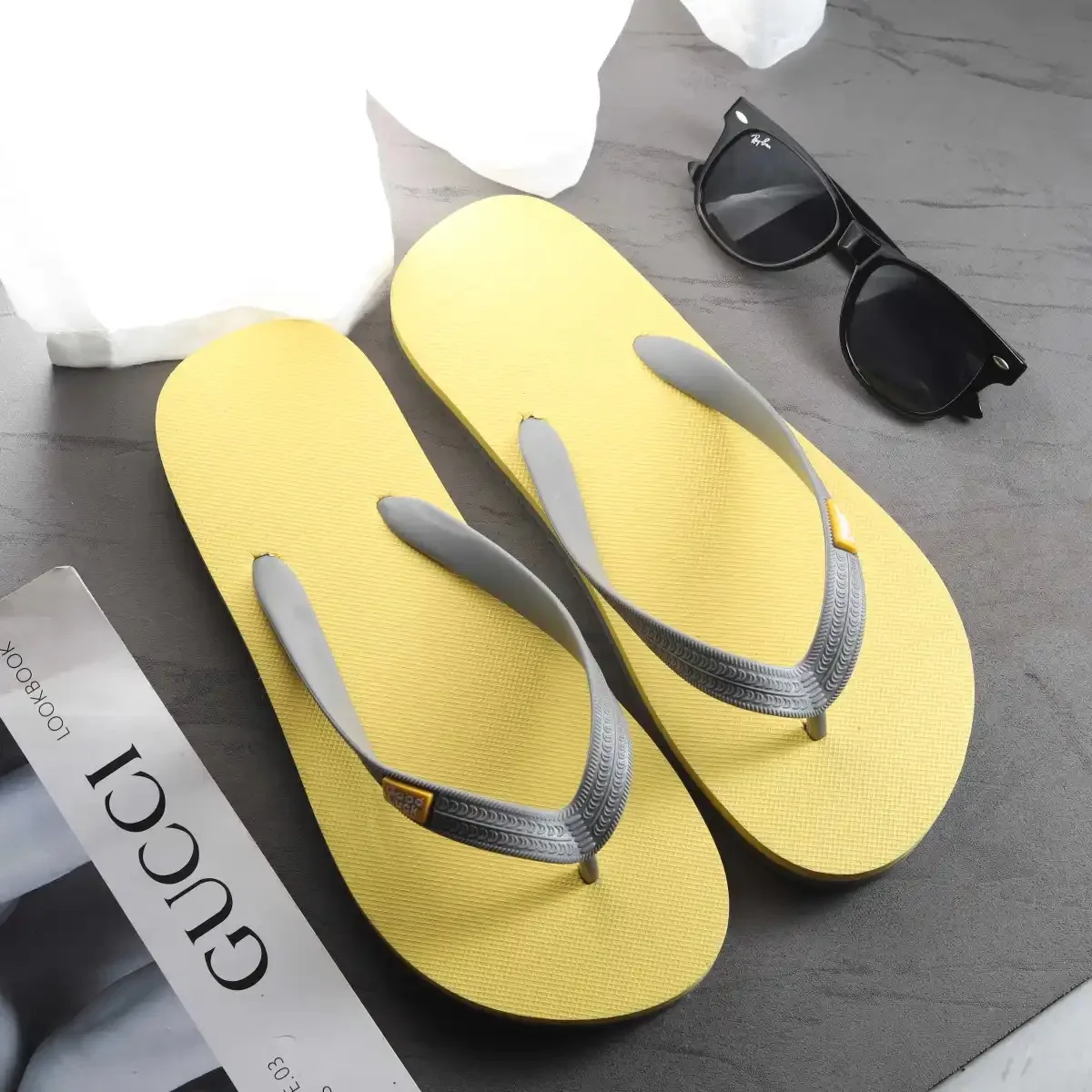 Flip-flops men's summer new casual versatile toe beach shoes trendy wear non-slip cool slippers