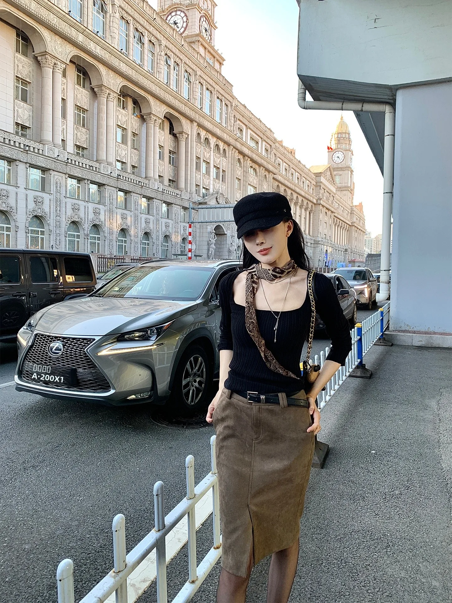 

Коричневая замшевая винтажная юбка прямого кроя с высокой талией, стройнящая, миди, осенне-зимняя, новая, из полиэфирного волокна He Chenxi