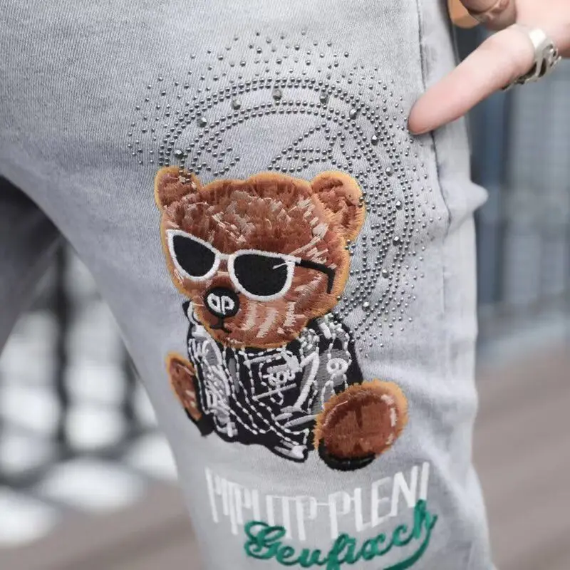 Moda verão masculina casual urso reto bordado denim shorts 2025 novas calças de comprimento médio magro cinco pontos calças curtas jeans