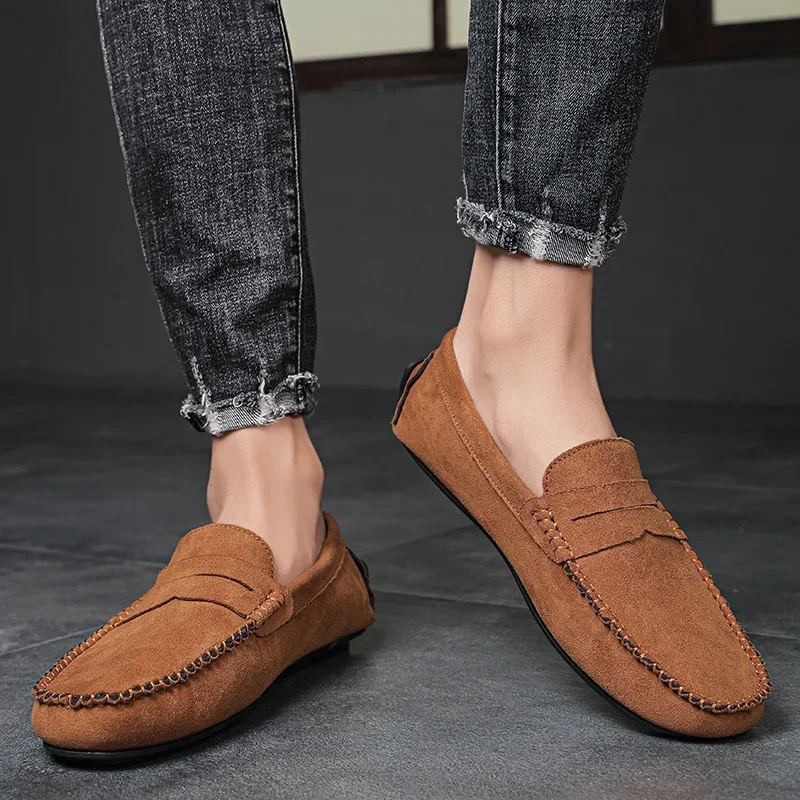 Nuove scarpe Casual da uomo in pelle scamosciata traspirante Comfort Slip-on scarpe da guida da uomo moda scarpe pigre maschili mocassini di marca di lusso mocassini