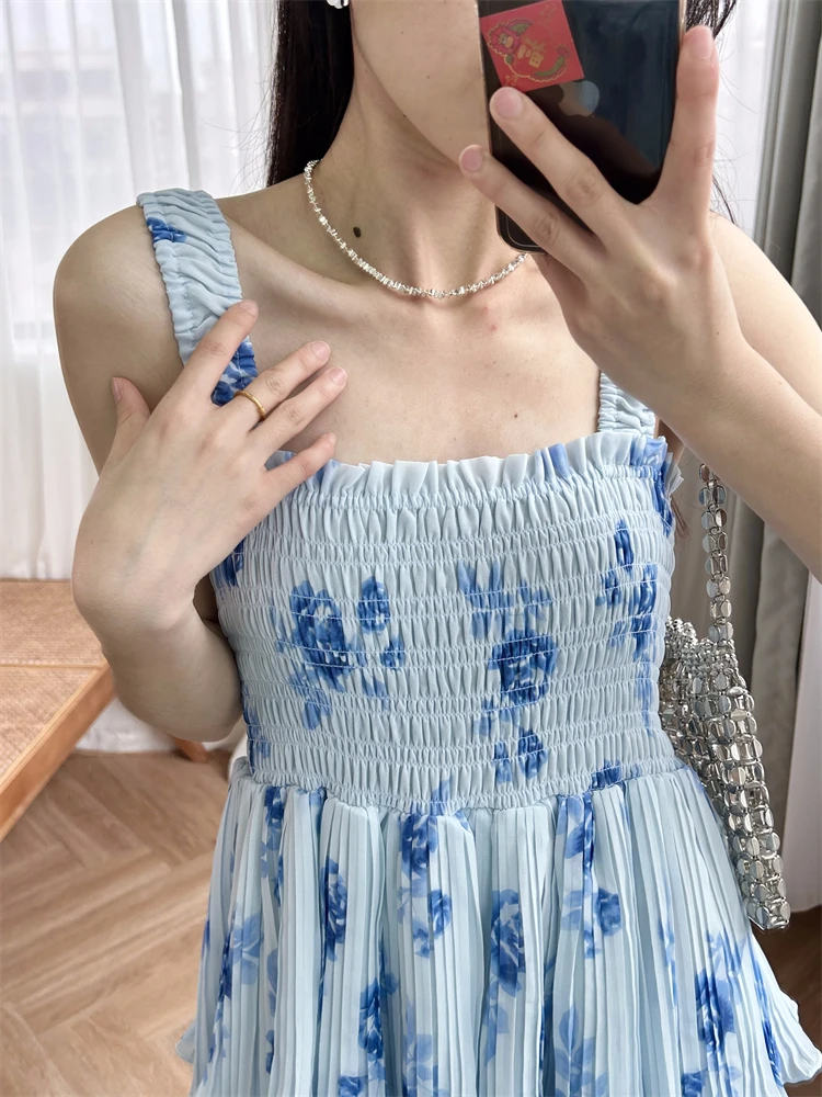 

Neck dress Shinan colored camisole cake dress with gentle ruffled floral print and fine pleated square glitter dress women