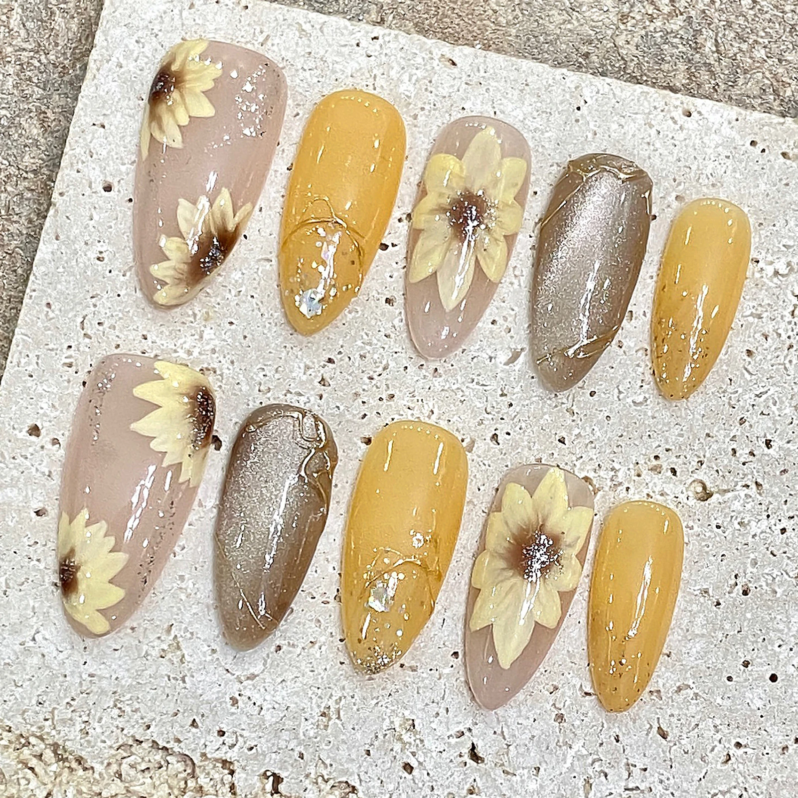 Handgemachte Presse auf Nägeln glänzende Katzenaugen Mandel künstliche Nägel mit Sonnenblume hand bedruckte glänzende gelbe falsche Nagel tragbare Design
