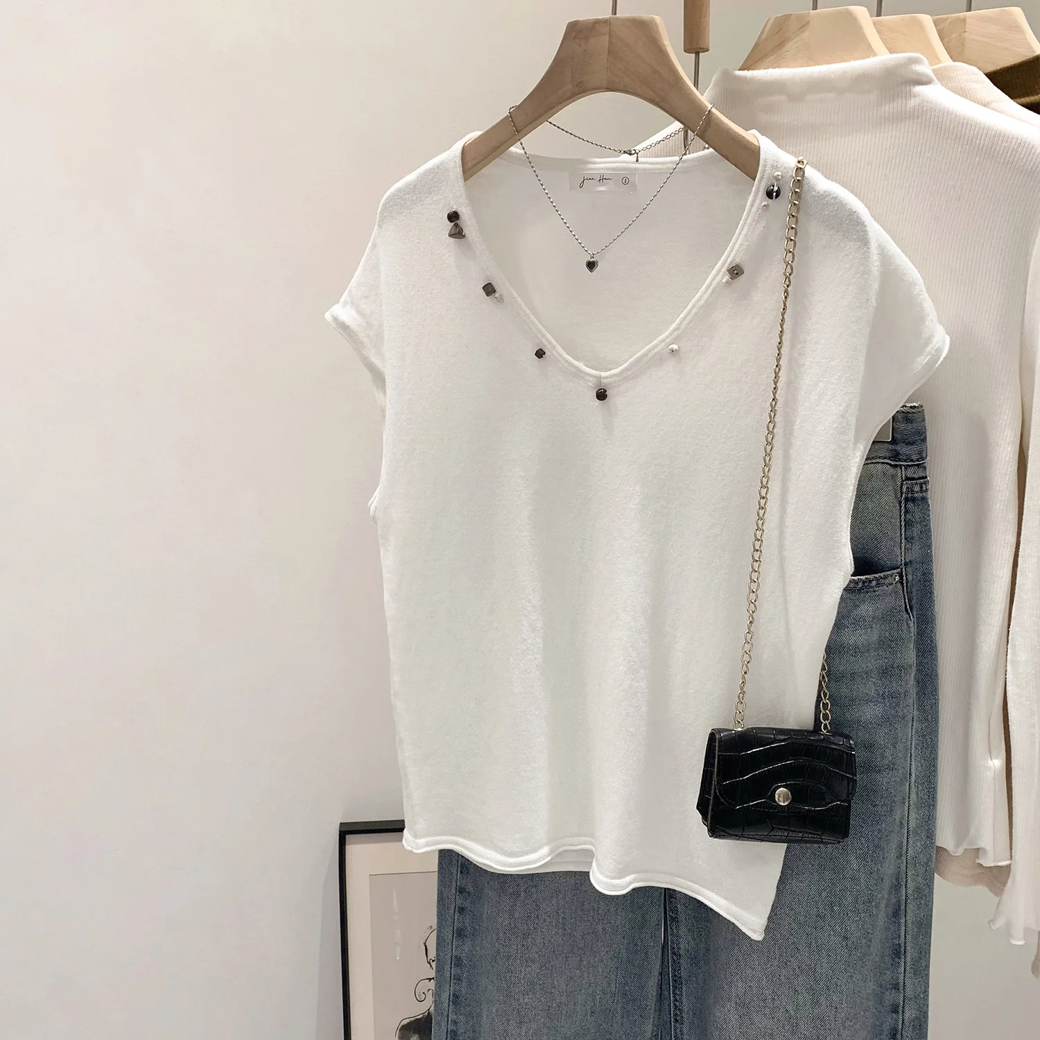Women's V-Neck Drop Shoulder Tank Top 2026 New Summer Loose Button Decor Relaxed Casual Style Solid Color Sleeveless T-shirt