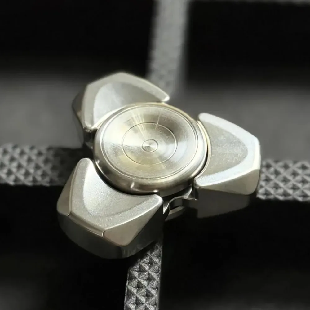 Spinmoon EDC Black Tortoise Fidget Spinner Zappelspielzeug für Erwachsene Ratsche Fidget Spinner Büro Schreibtischzubehör Angstspielzeug