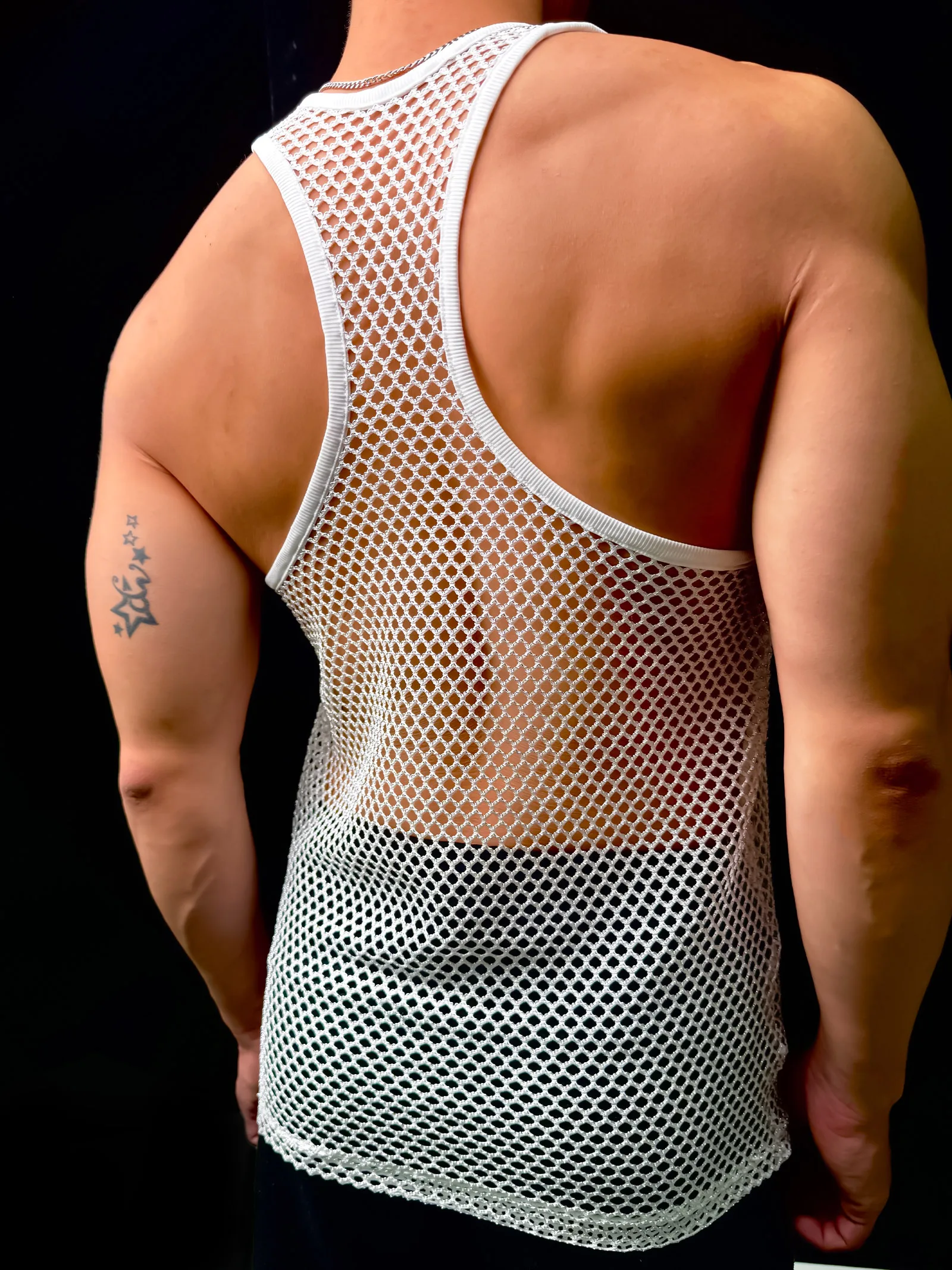 Sport-Mesh-Tanktop für Herren, Racerback, ärmelloses Shirt, Fitness- und Lauf-Muskelshirt, bunte Linien, durchsichtige Netz-Oberteile – Detail 9