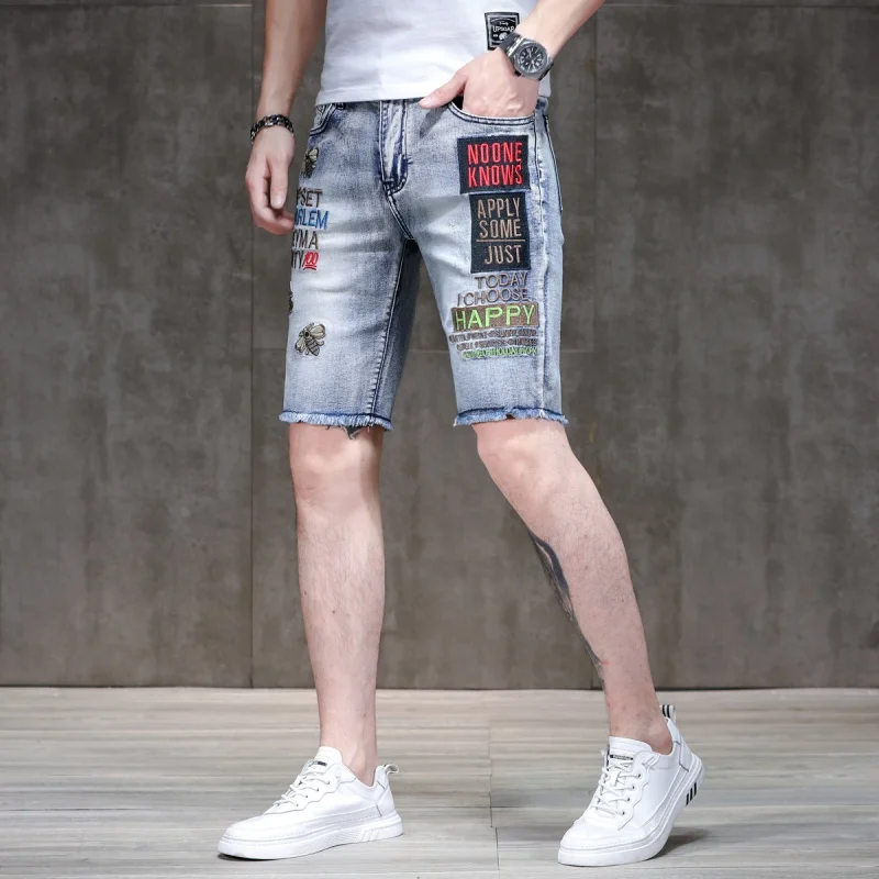 Celana pendek DENIM ทรงสลิมฟิตกางเกงขาสั้นสำหรับผู้ชายกางเกงโจรสลัดปักขอบเป็นฝอยสำหรับฤดูร้อนอินเทรนด์แบรนด์สบายๆกางเกงขาสั้นมอเตอร์ไซค์