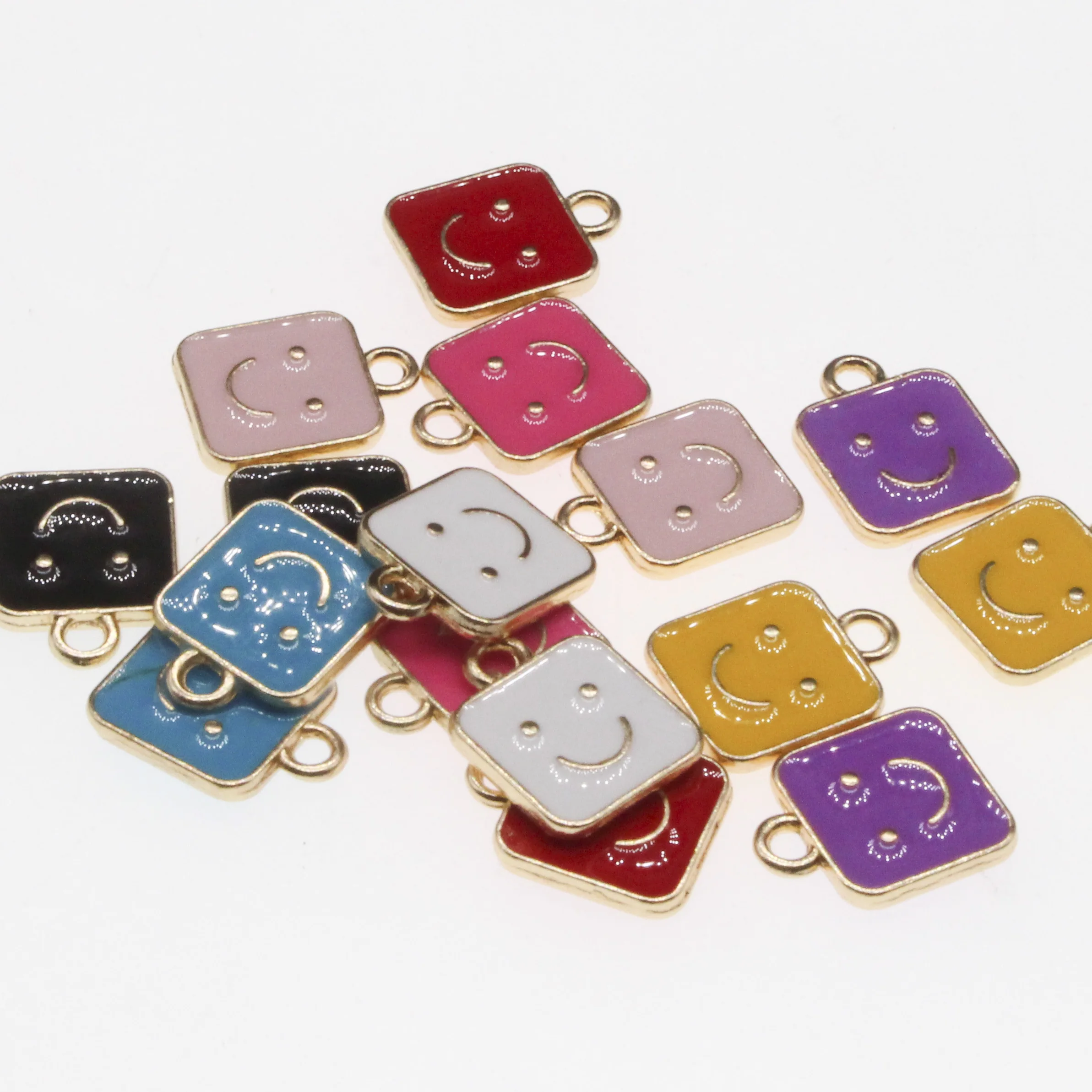 10 قطعة سبائك لطيف المينا مربع ابتسامة الوجه Charms لصنع المجوهرات Charms بها بنفسك قلادة Charms بها بنفسك القرط حلية المجوهرات 12 مللي متر
