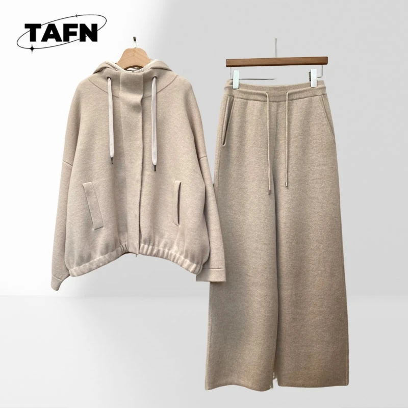Women's Long Pants and Top Set – Perfect for All Seasons Women's Slim Fit Pants Set with Matching Blazer AK1109