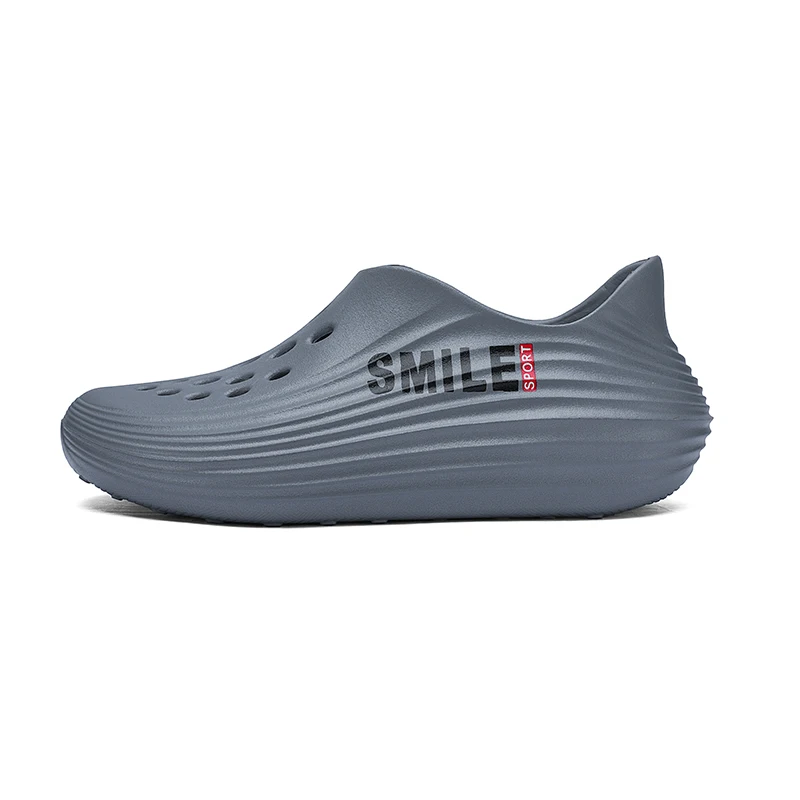 Lightweight Beach Rubber Sandals Men Clogs Garden Shoes Cover Toes Sandals Summer Shoes Soft Comfortable