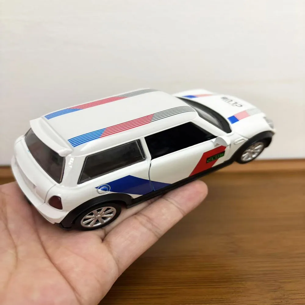 

1:32 Mini Alloy CLUB Painted Racing Car Model with Pullback Opening Door for Children's Toy Car Model