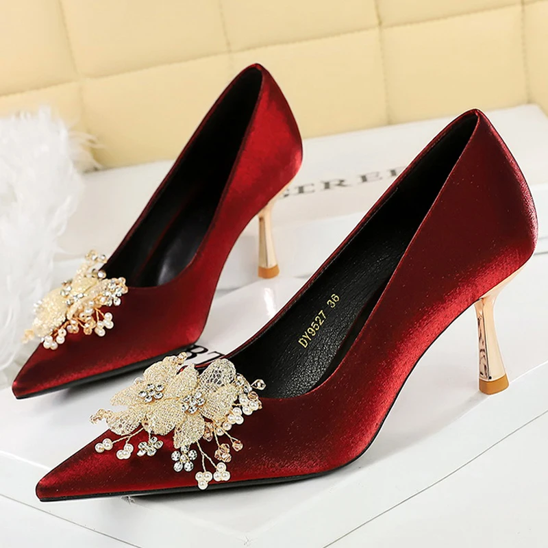 

2026 Luxury Women Pumps Elegant temperament high heels Rhinestone flower Women Heels Stiletto 6.5 cm Silks Satins Female Pumps
