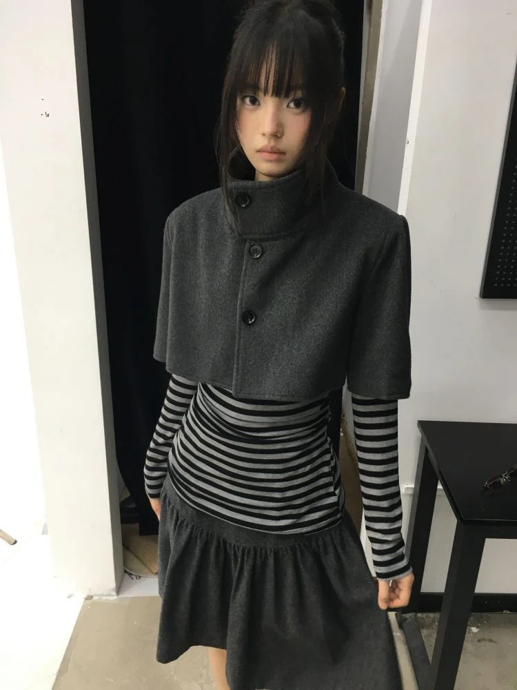 Fall 2026 Korean Style High Collar Grey Cowl Neck Stripe Base T-Shirt Half Skirt Slimming Set Women's Fashion Ensemble