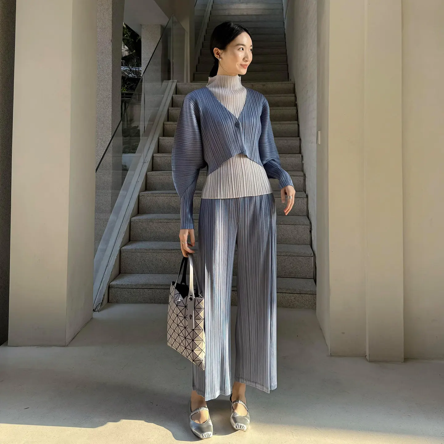 

Miyake Ruffles 2026 Французский нежный стиль Синий комплект с оборками Ранняя весна Многослойный кардиган Широкие брюки Комплект из двух предметов