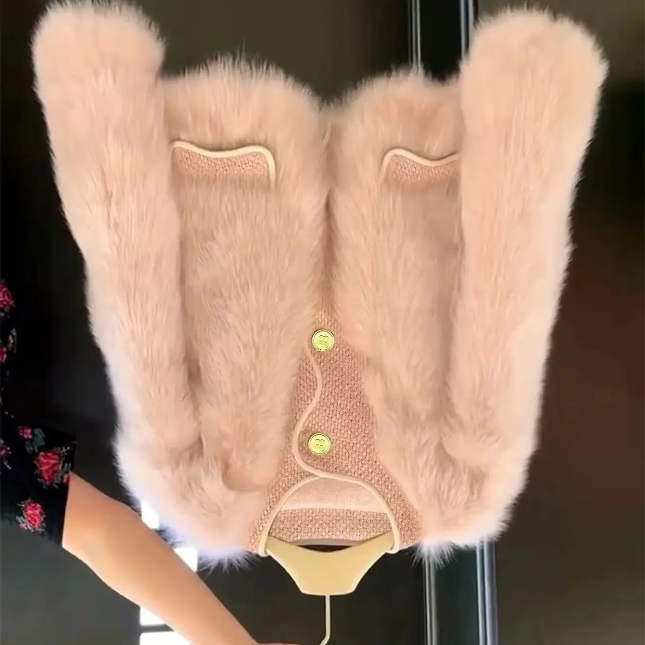 

Женское пальто во французском стиле с одной пуговицей, из искусственного меха, элегантное, из искусственной кожи, модный дизайн, трендовая куртка-сэнсация