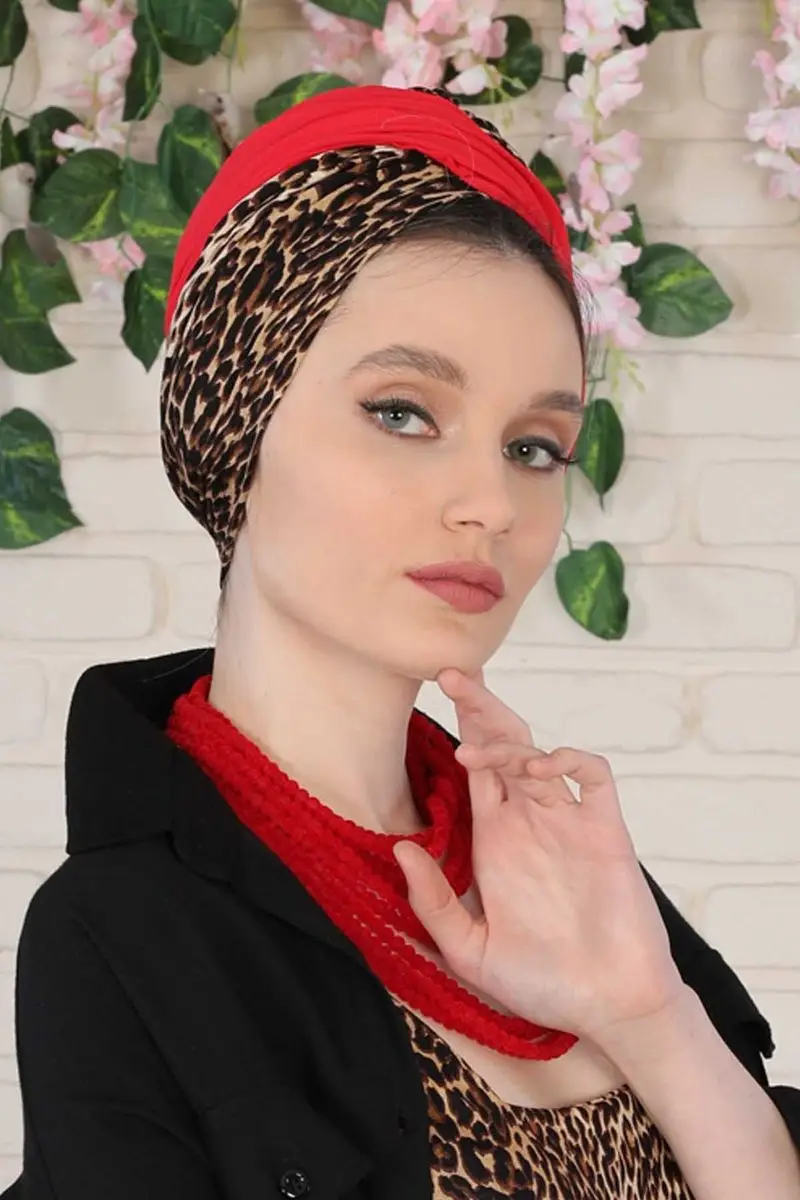 Cor sólida do osso de hijab e vermelho modelado