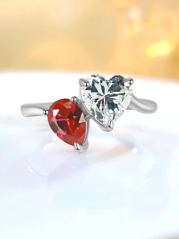 A niche design with contrasting colors, double stone love ring, high carbon diamond, small and sweet daily life