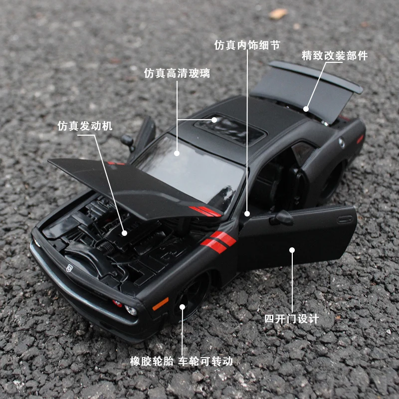 Maisto 1:24 Dodge Challenger Modified Car Alloy Car Diecasts & Toy Vehicles Car Model Miniature Scale Model Car For Children