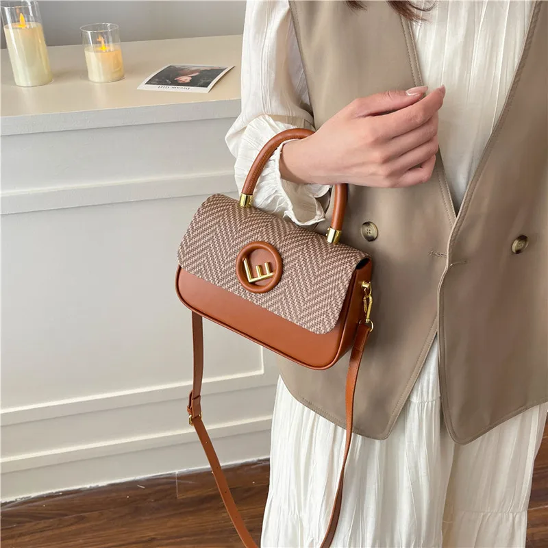 

Elegant Retro Crossbody Handbag Stylish Leather Messenger Tote With Minimalist Designer Flair