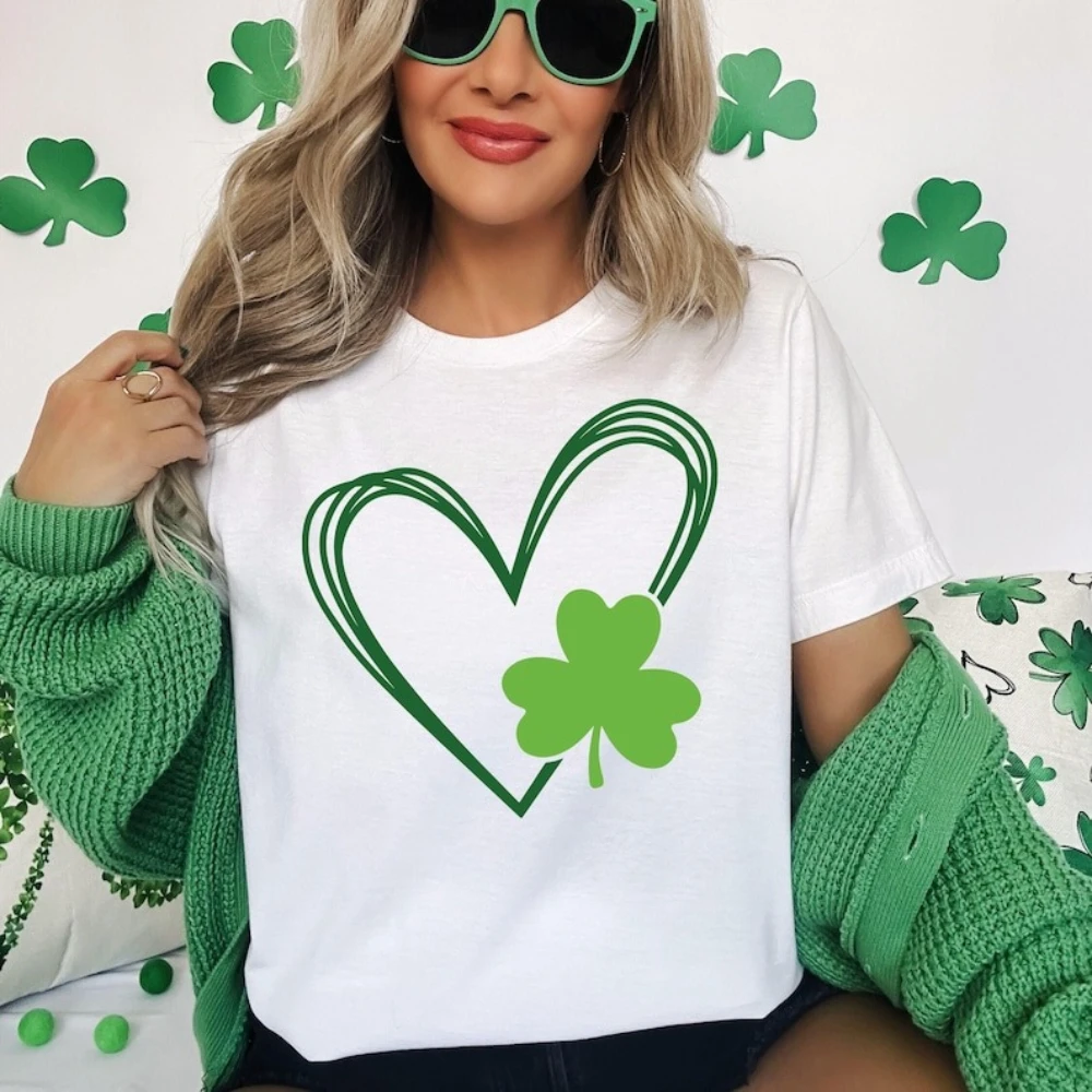 

Футболка с сердечками и клеверами ко Дню Святого Патрика, повседневная женская футболка, ирландская футболка на удачу, футболка с сердечками ко Дню Святого Патрика, простая повседневная футболка
