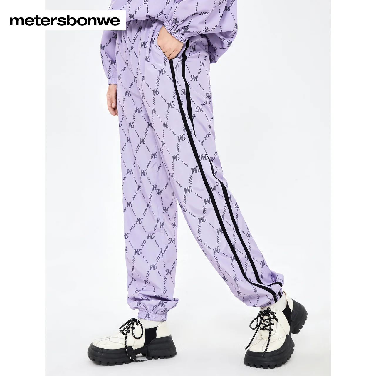 Metersbonwe-dames ontspannen taps toelopende casual broek hoge elastische taille volledige letterprint losse broek kleur Clash basic lente