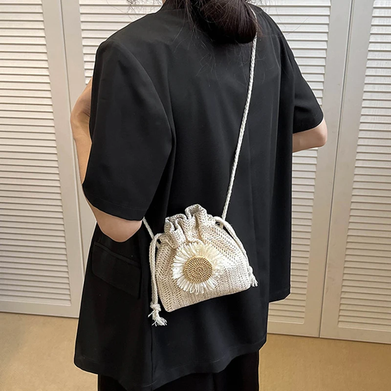 Kordelzug Stroh Strand Umhängetaschen Blumenstickerei Damen Strand Eimer Handtaschen für Reisen
