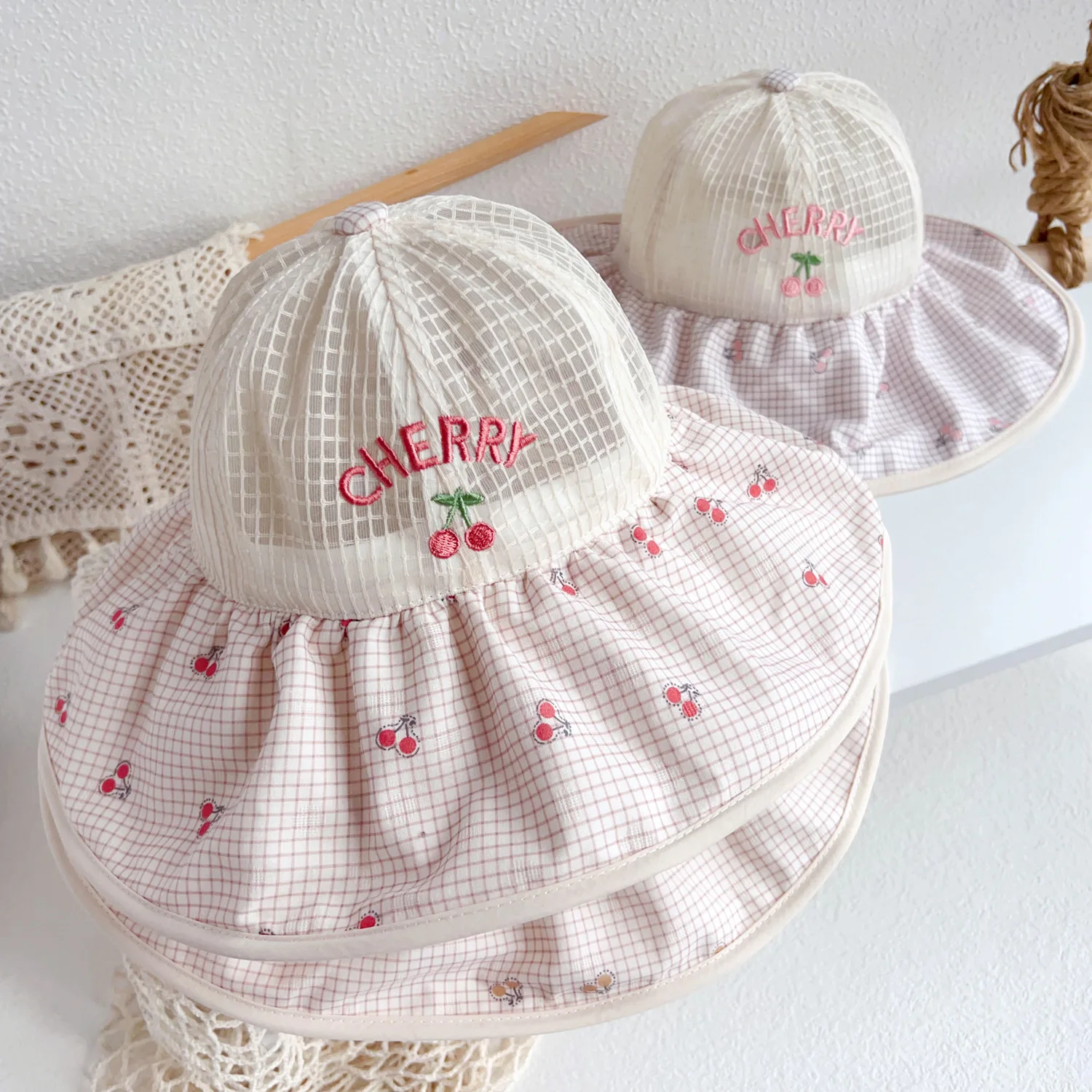 chapeu-de-pescador-infantil-estilo-doce-de-verao-1-5-anos-com-bordado-de-cereja-letras-em-grade-ajustavel-para-meninas-chapeu-de-sol-fino-e-macio-para-criancas