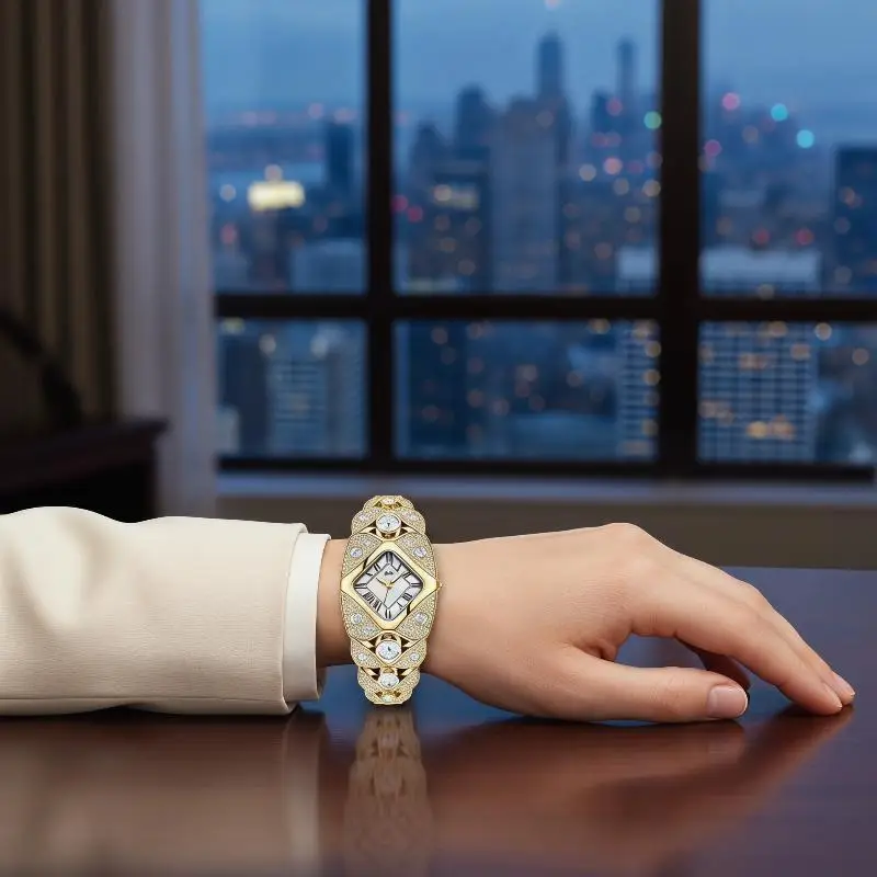 Fashion Women Silver Rhinestone Watch Square Roman Numerals Dial Exquisite Wristwatch for Daily Wear Party Graduation Gift
