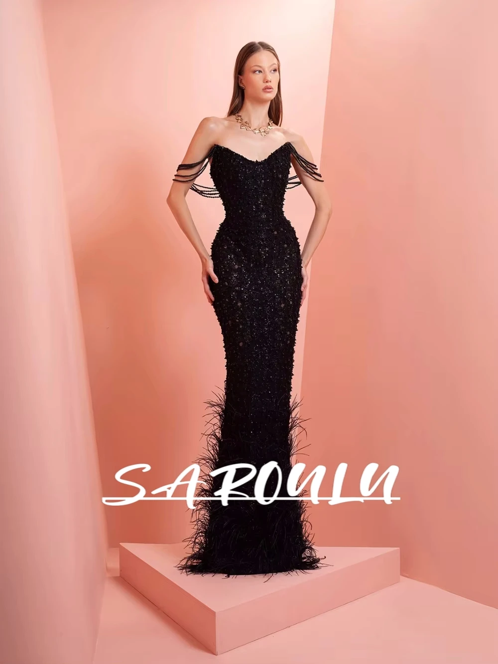 

Черное вечернее платье с богатыми бусинами и перьями 2026, великолепное блестящее вечернее облегающее платье с открытыми плечами, стильное платье для выпускного вечера по индивидуальному заказу