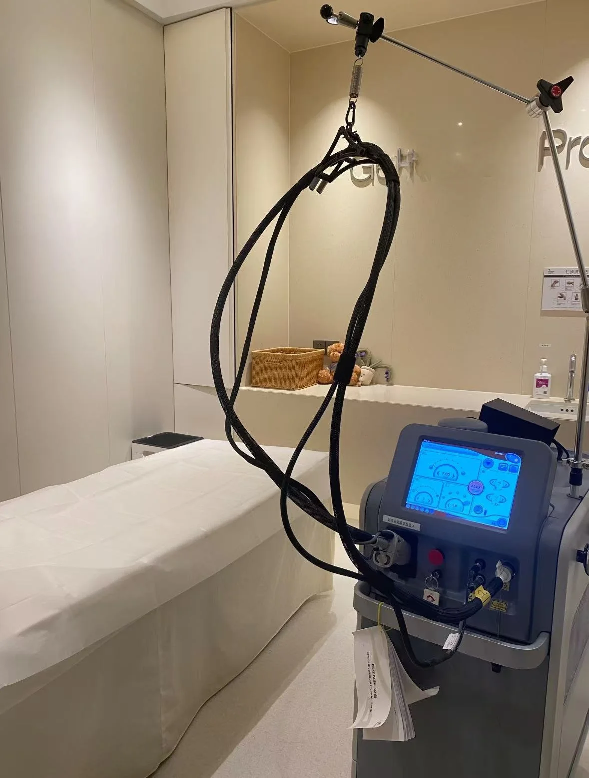 

2026 SLyriclaser 1064/532nm long pulse width High quality 1064nm painless hair removal Clinic 755NM alexandrite machine