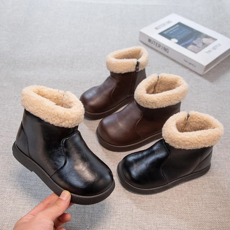 

Детские ботильоны, однотонные универсальные кожаные ботинки для мальчиков и девочек, замшевые теплые боковые молнии, новинка 2024, зимние новые детские полусапожки