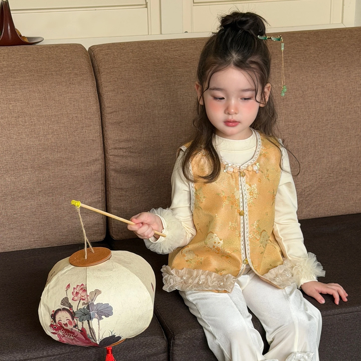 Girls New Chinese Style Vest Jacquard Frog Button Sleeveless Jacket with Lace Trim for Fall Winter 2026, Vintage Oriental Outfit