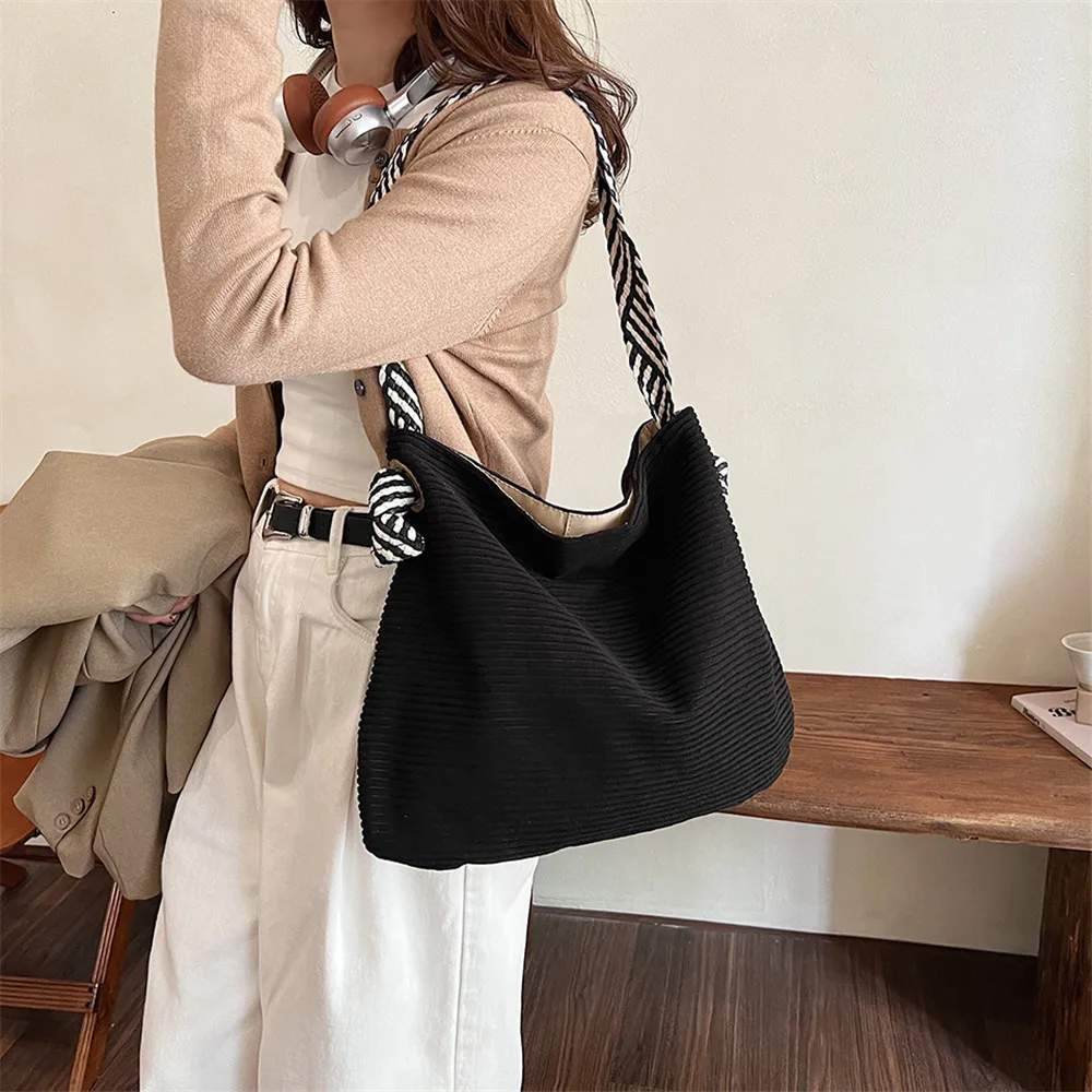 

Women's New Large-capacity Tote Bag High-end Shoulder Crossbody Bag Polyester Canvas Bag Modern Elegant Trendy Tote Bag