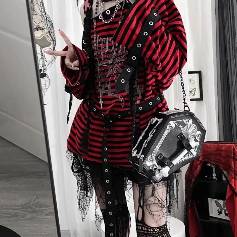 تي شيرت هاراجوكو كلاسيكي جديد لعام 2025 باللون الأسود والأزرق والأحمر تي شيرت مخطط Y2k للفتيات على الطراز القوطي بدون أكتاف فضفاض على شكل فراشة وأكمام طويلة #2