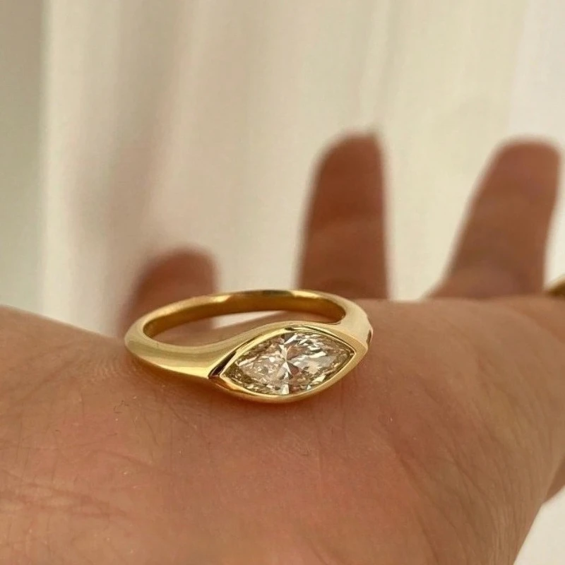 Ein 1-Karat 925 Sterling Silber Moissanit-Ring, Raffiniert und Minimalistisch, Unisex. – Detail 4