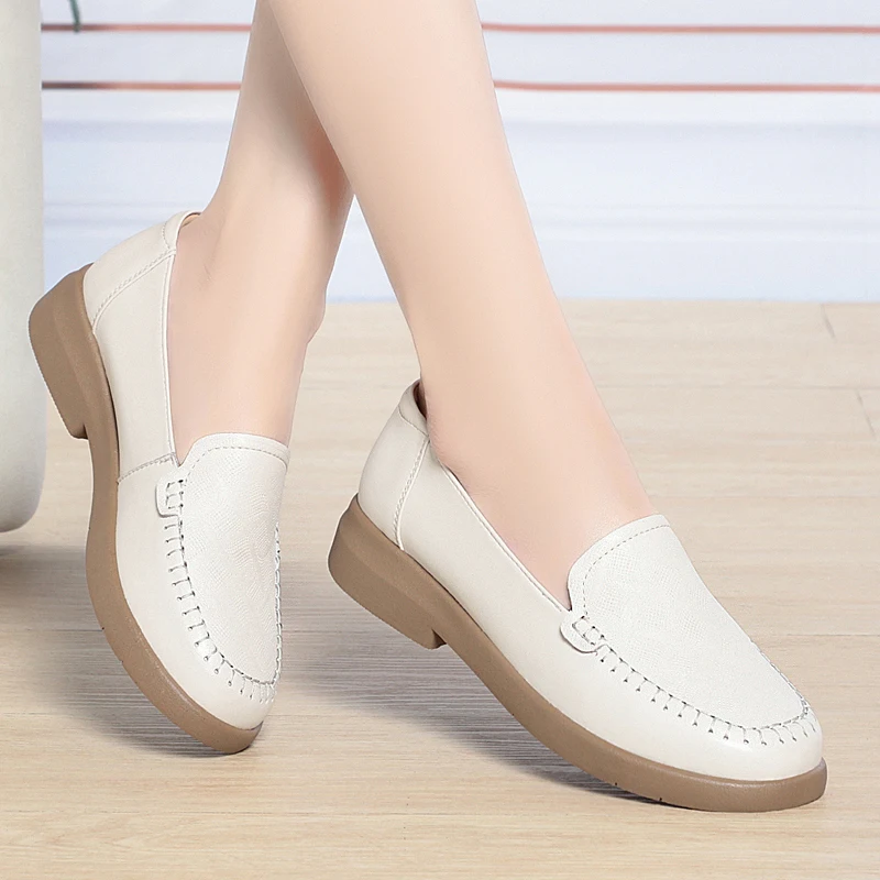 AIYUQI, mocasines para mujer, primavera 2025, nuevos zapatos recortados de cuero genuino para mujer, zapatos informales con punta redonda de talla grande para mamá para mujer