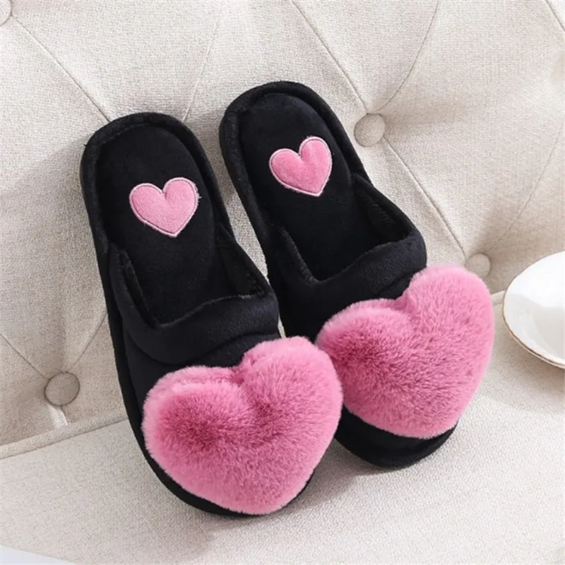 Zapatillas de casa de felpa para mujer, zapatos de invierno con forma de corazón, pantuflas cálidas de piel, 2021