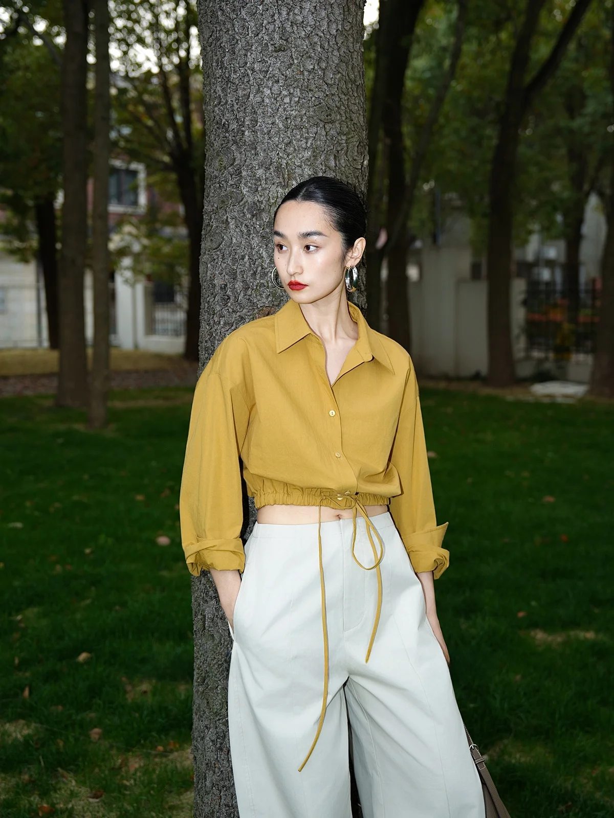 

LemonChen Fashionable High-Waisted Bermuda Shorts Set Drawstring Design Short Shirt High-Yarn Long-staple Cotton Women's Suit