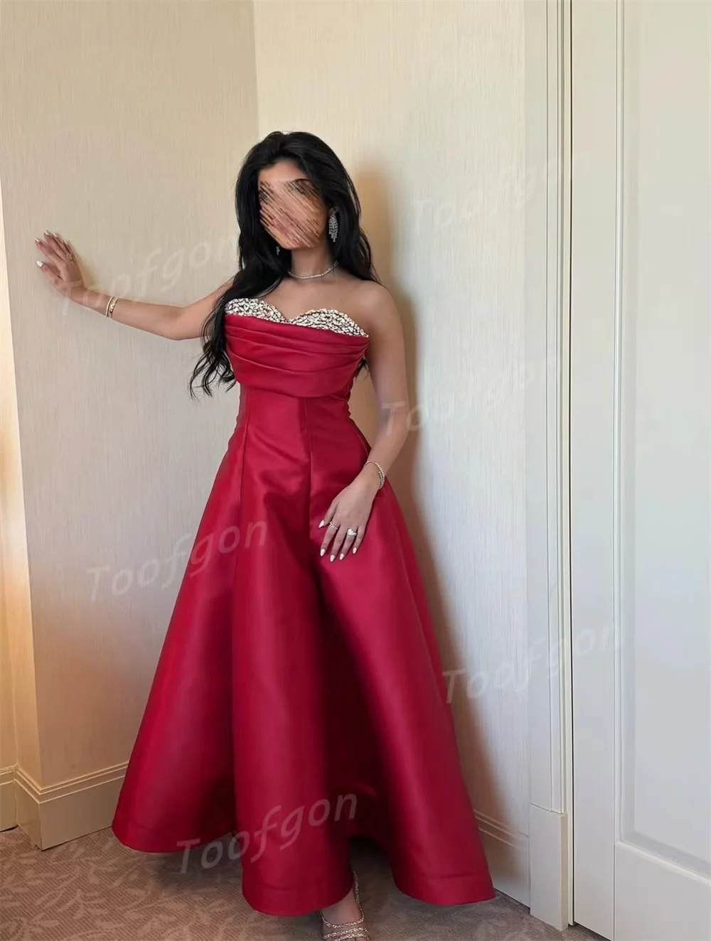 Toofgon 恋人レッドウエディングドレスサテンクリスタルビーズパーティードレス A ラインレースアップバックイブニングドレス女性カスタマイズ