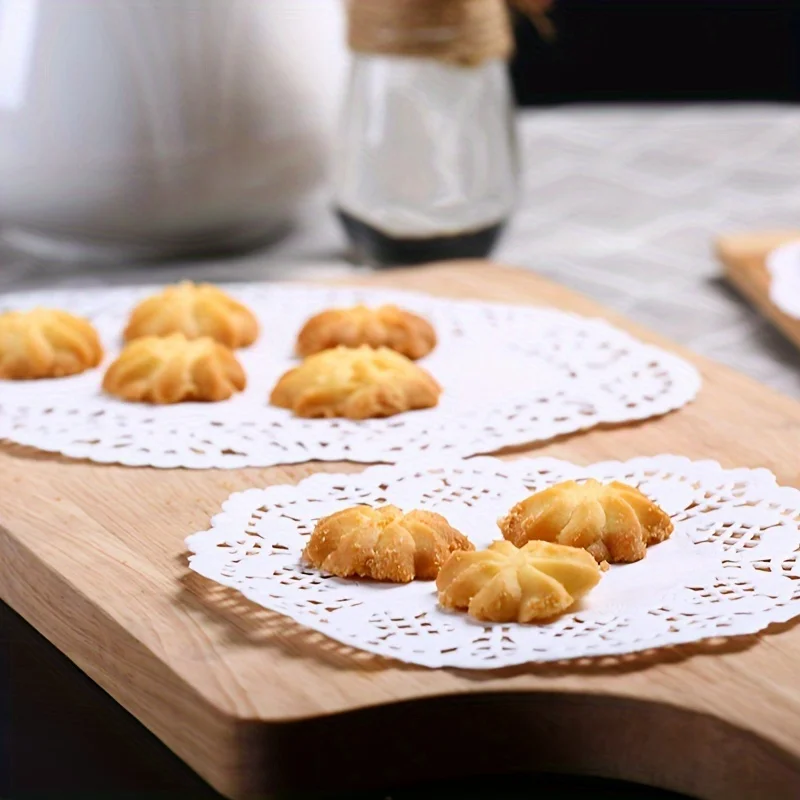 50/100 Stück Tischsets aus Papier mit Spitzenrand, Cupcake-Untersetzer für frittierte Speisen, Desserts, Partys, Hochzeiten, Tischdekoration, Küchen-Backutensilien – Detail 28