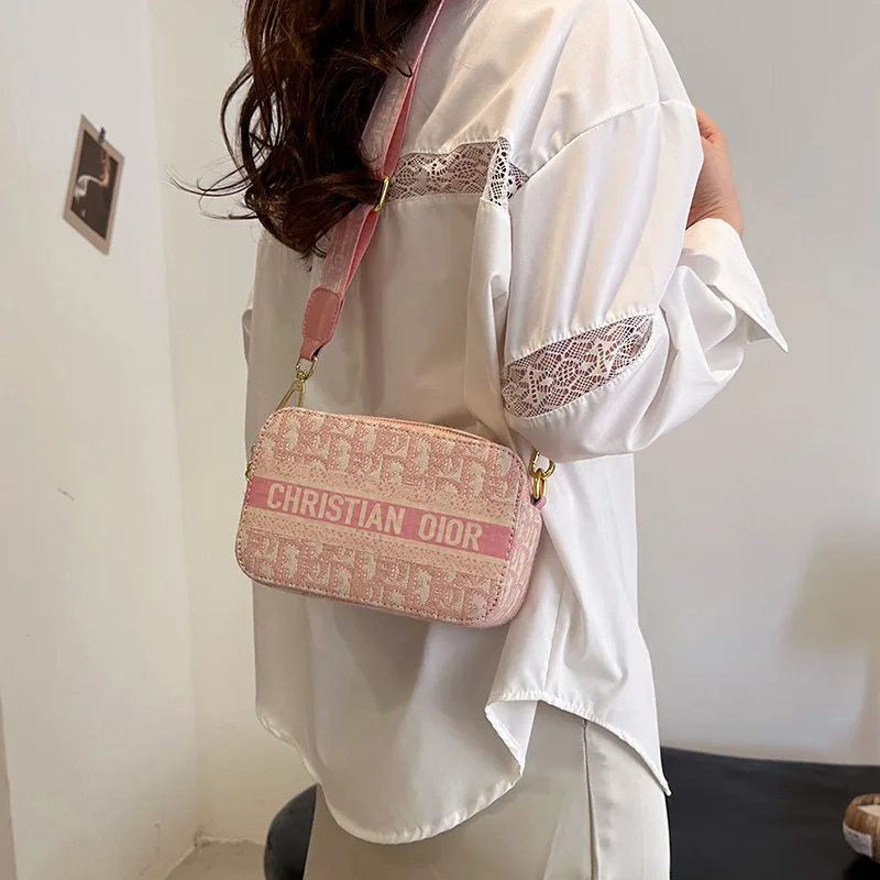 

2026 Women's Embroidery Camera Bag Chic Wide Strap Small Square Crossbody Purse Luxury Textured Shoulder Bag