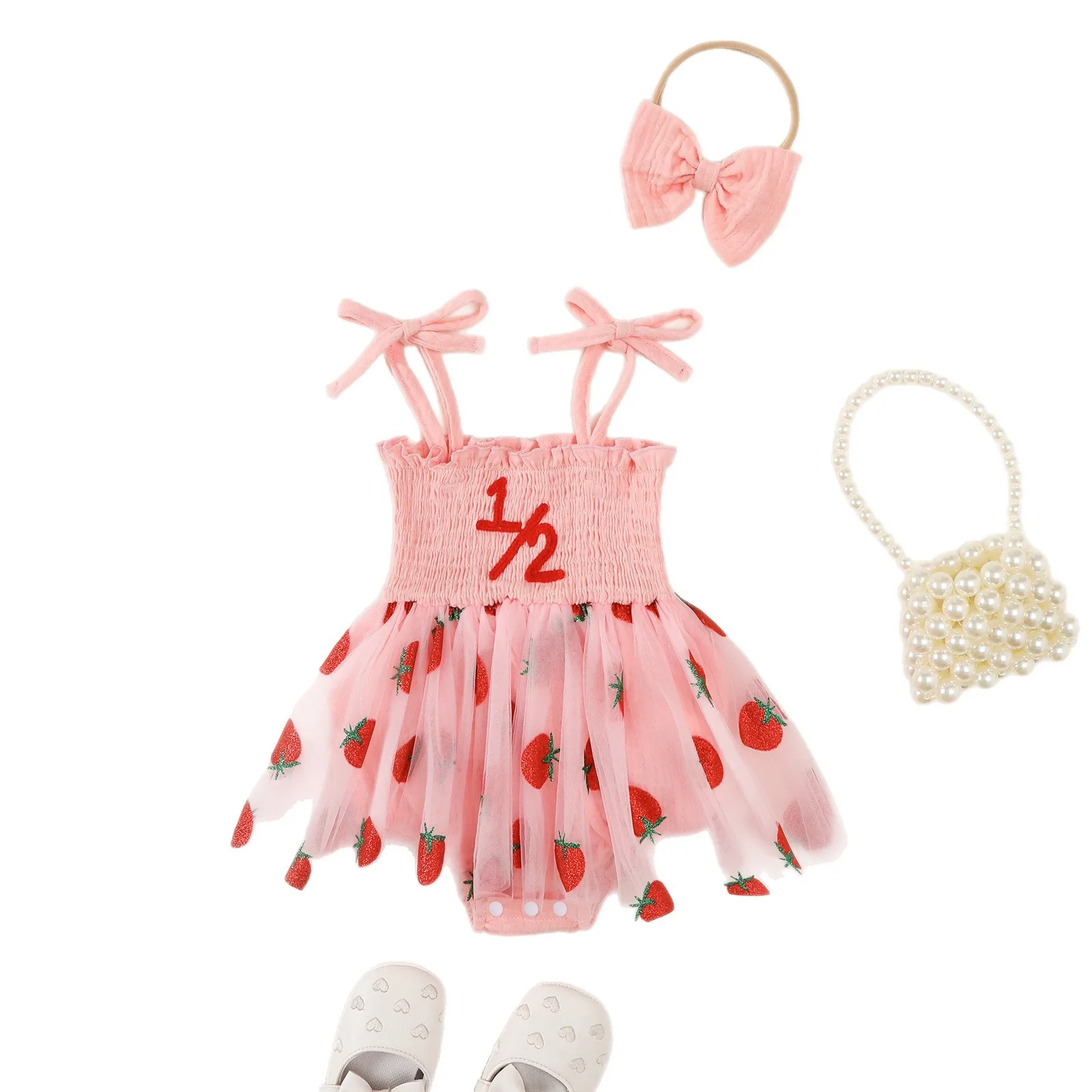 Neues Sommerkleid für Kleinkinder und Kinder, bestickt mit Erdbeeren, süßes und niedliches Trägerkleid aus Mesh.