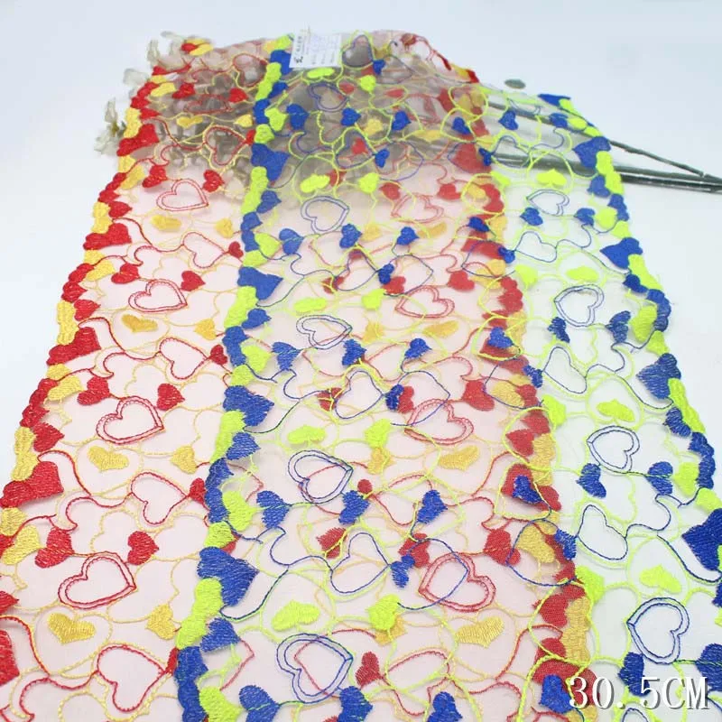 

Кружевная тесьма с вышивкой в двух тонах, 36/39 ярдов, с красочными сердечками, на сетчатой ткани телесного цвета, для бюстгальтеров и сексуального белья