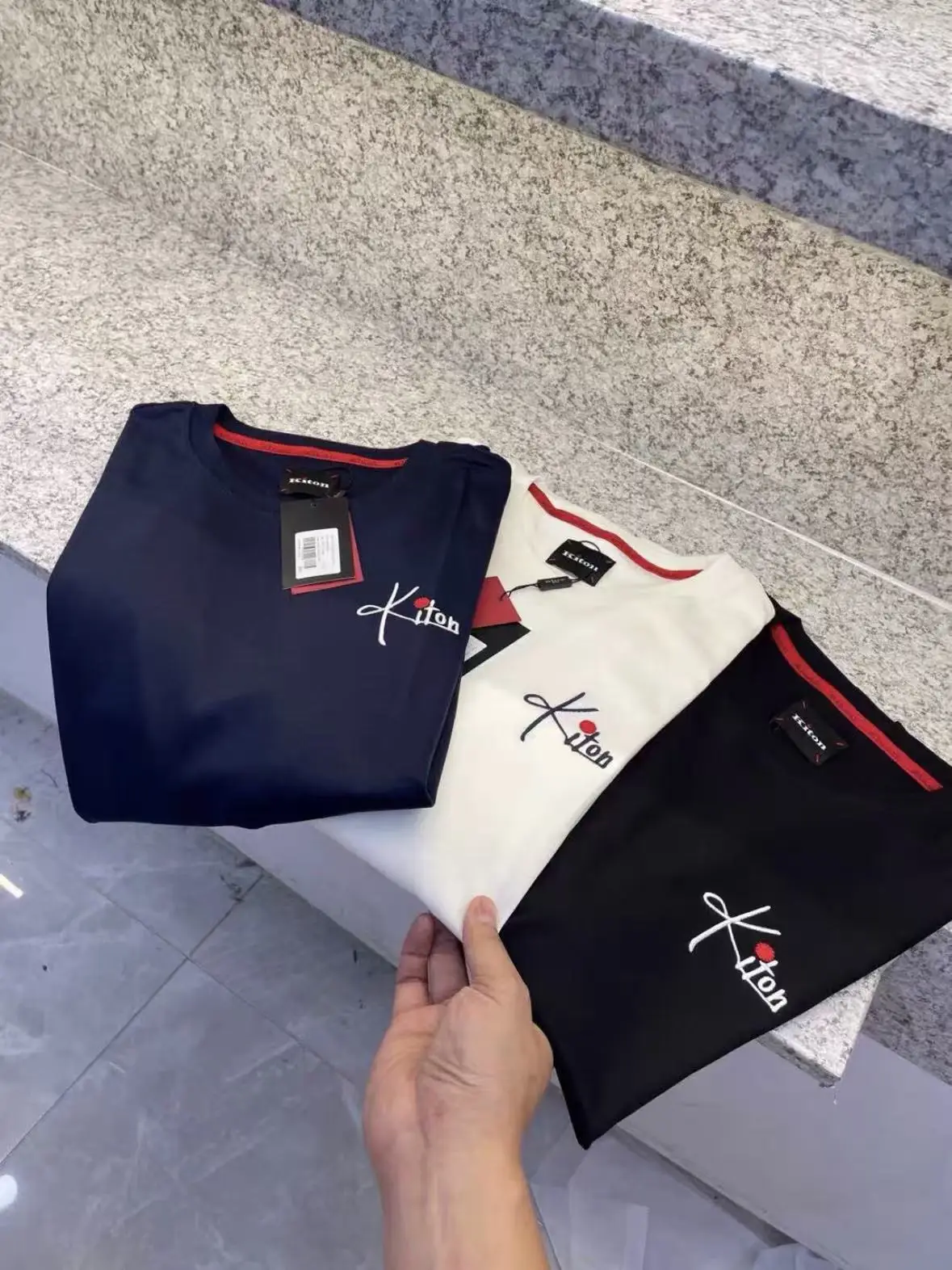 

Kiton Осенняя классическая футболка с круглым вырезом и длинными рукавами с вышивкой алфавита